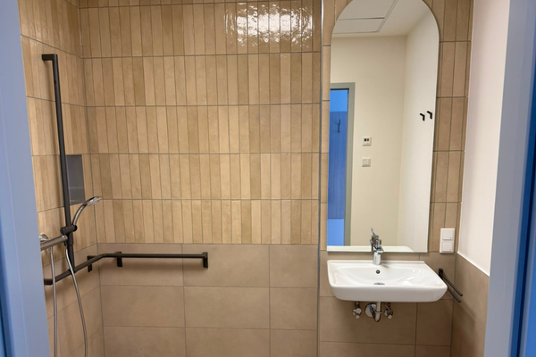 Badezimmer Badezimmer. Szene: DRK Pflegedienste Oelde
